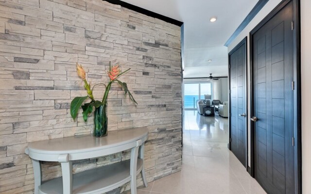 Simply Spectacular 5th Floor Ocean View