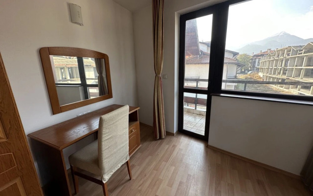 Spacious Mountain View Apartment