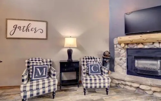 Large, Welcoming Condo With Incredible Views - WL406 by Redawning