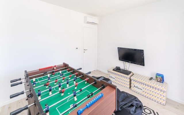 Amazing Home in Kastel Novi With Wifi and 8 Bedrooms