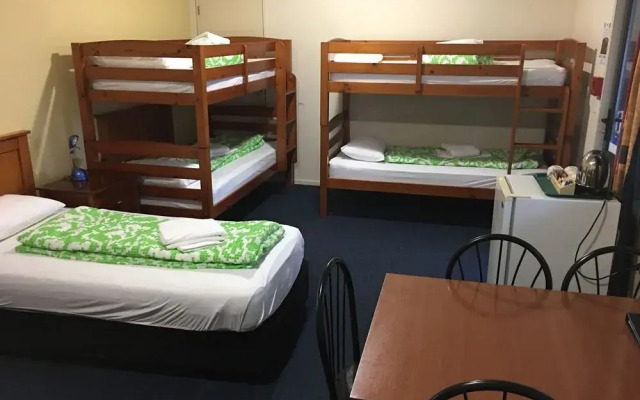 Haast River Top 10 Holiday Park