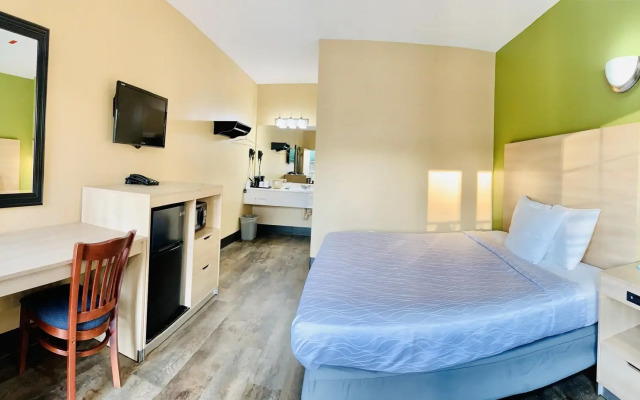 Weston Inn & Suites