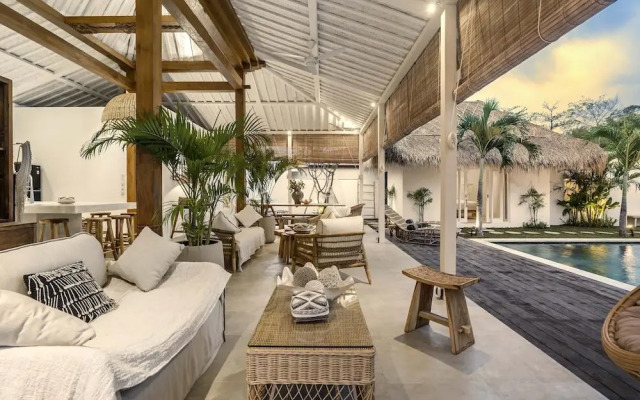 A Casa Di Renucci by Alfred in Bali