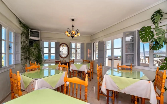 Hotel Thira