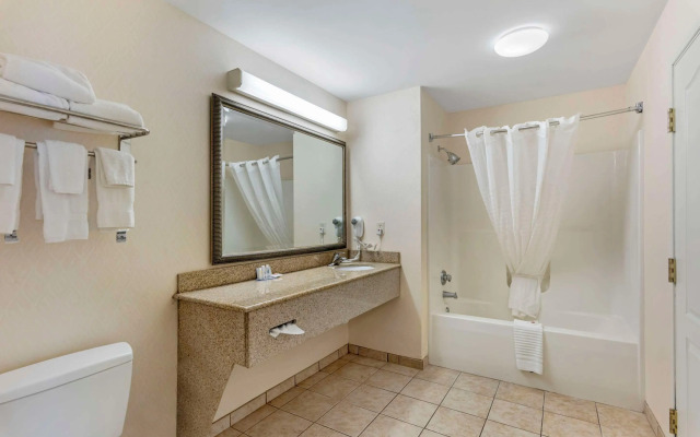 Comfort Inn & Suites