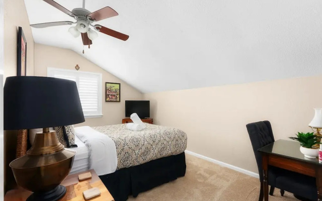 Luxury 5-Bedroom Stay W Pool Spa  Grill