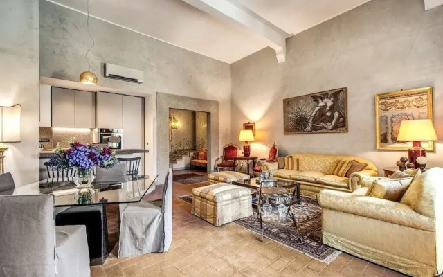 Wonderful Apartment With Balcony In Piazza Margana
