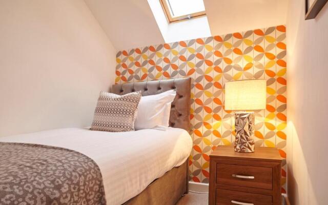 Savoy Court - Your Apartment