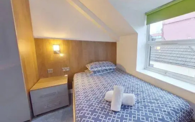 CovStays – Victoria House - Deluxe Studios in Coventry City Centre