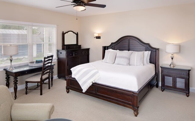 Inn at Harbor Hill Marina