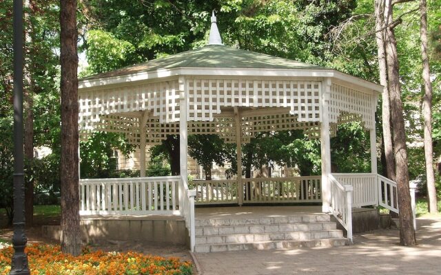 Home Living Apartments