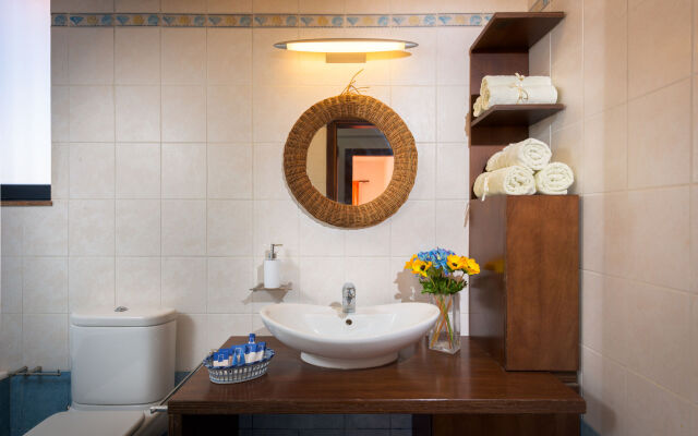 Cristelia Luxury Sea Front & Pool Villa