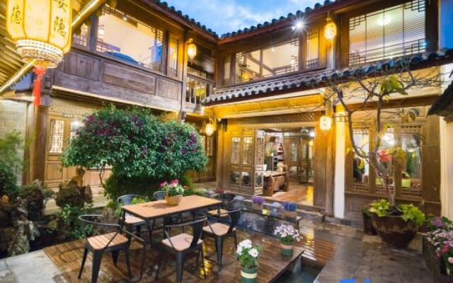 Lijiang Yunjin Yaju Courtyard Hotel