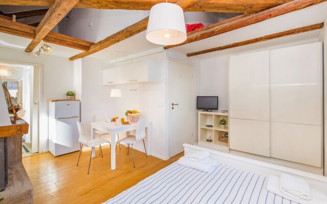 The Walls Studios by Irundo