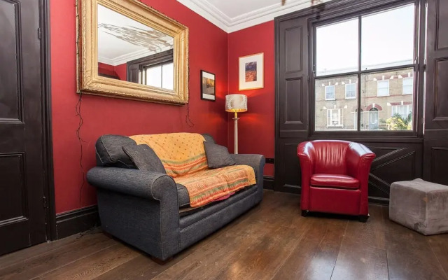 Spacious 2 Bedroom House With Garden
