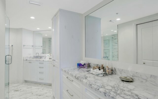 Beachfront Condo With 180-degree Views and Pool