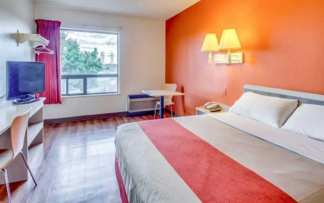 Motel 6 Amherst, NY - Buffalo