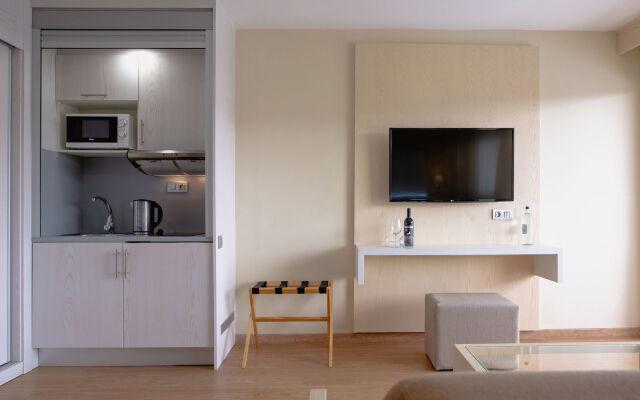 HL Suites Nardos - Only Adults