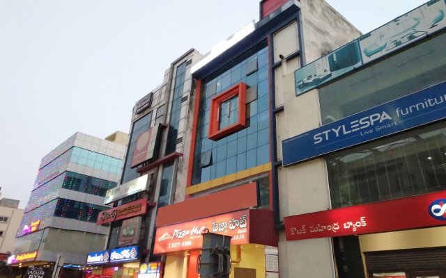 SVS Luxury Rooms by OYO Rooms