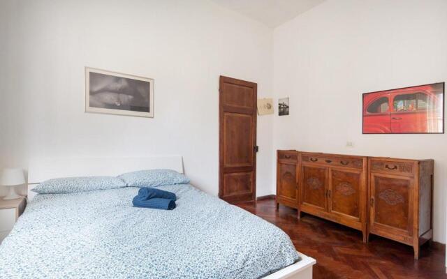 3 Bedrooms flat with parking and breakfast