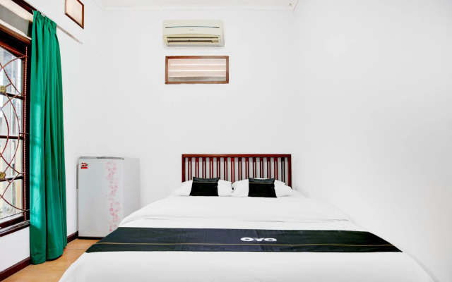 Hotel O Balikpapan near Taman Beruang Madu formerly Palm Cafe Inn – Guest Rooms – Balikpapan