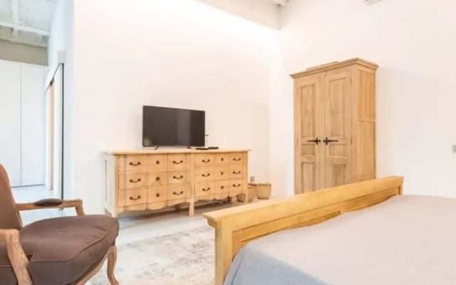 The Deauville Majestic 1 Bedroom in Chueca
