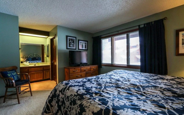 Woodlands #33 3 Bedroom Condo by RedAwning