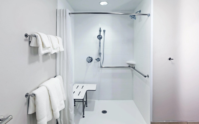 Holiday Inn Express & Suites Chanute by IHG