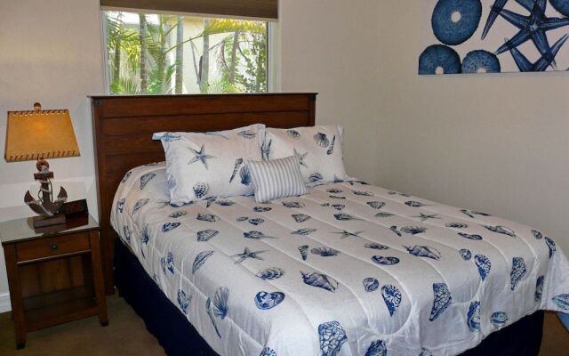 Waterfront Home With Pool, spa and Walk to Beach