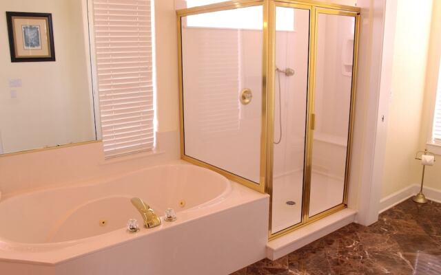 4848 Ocean Blvd - 4 Br Home