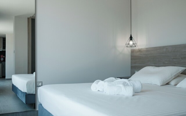 Sky-High Central Penthouse - 02