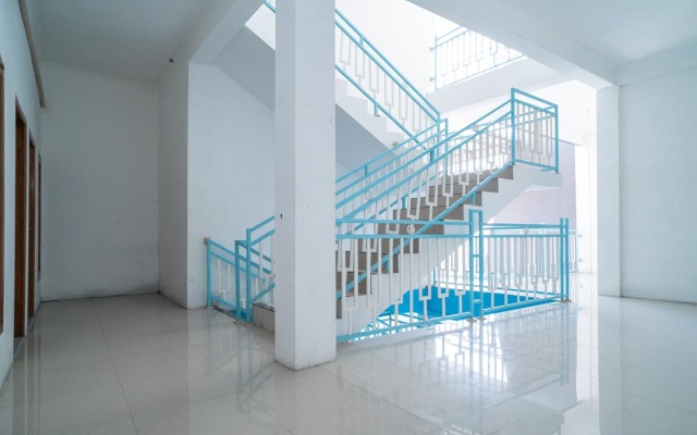 RedDoorz near RS Mitra Keluarga Waru