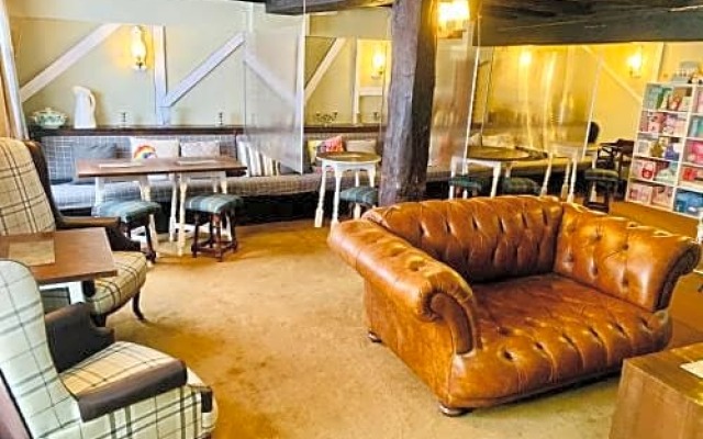 The Coach And Horses Of Compton