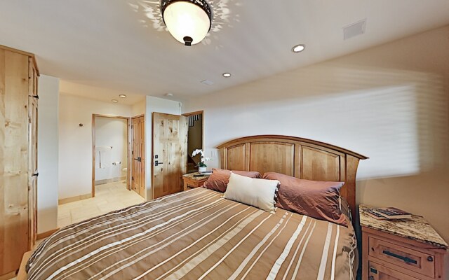 400fairg 3 Bedroom Condo