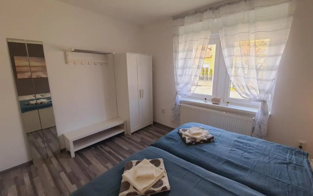 Apartma4us