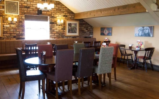 Premier Inn Milton Keynes Sw(Furzton Lake)