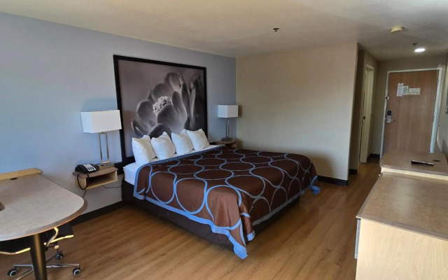 Super 8 by Wyndham New Braunfels I-35