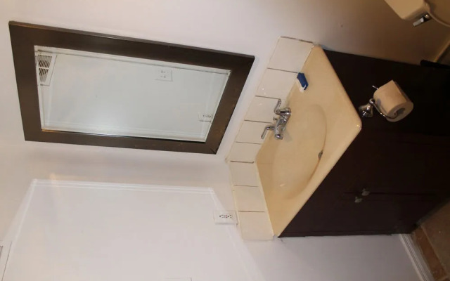 Adib Apartments - 224 Woodroffe Ave, Unit 4 (Basement)