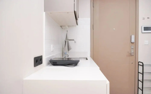 Comfort And Nice 1Br Apartment At Gold Coast