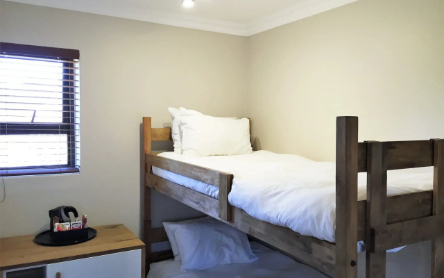 Loerie Guest Lodge