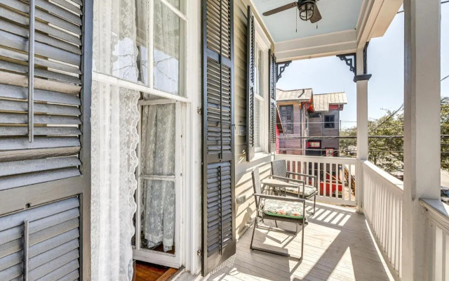 Walk to the Strand: Hideaway Haven Retreat