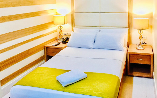 RedDoorz Plus @ ABC Landmark Hotel