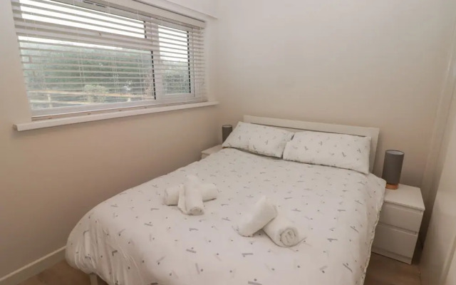 23 Coedrath Park
