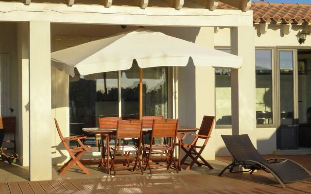 Beautiful House With Private Pool and Large Garden