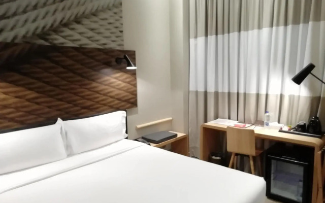 ibis Jeddah Malik Road