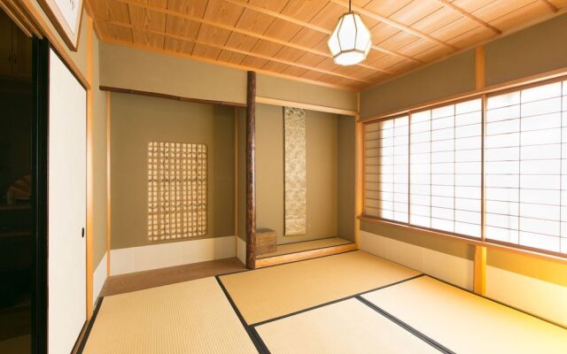 Nishinokyouharamachino Ie