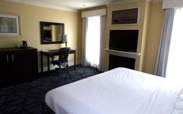 Niagara Crossing Hotel & Spa