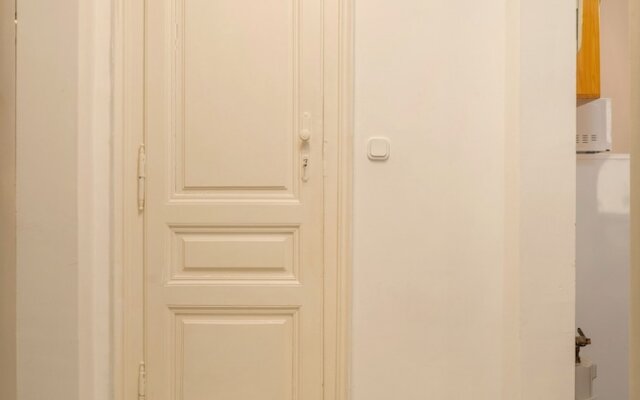 Designer Apartment - 5 min to Center