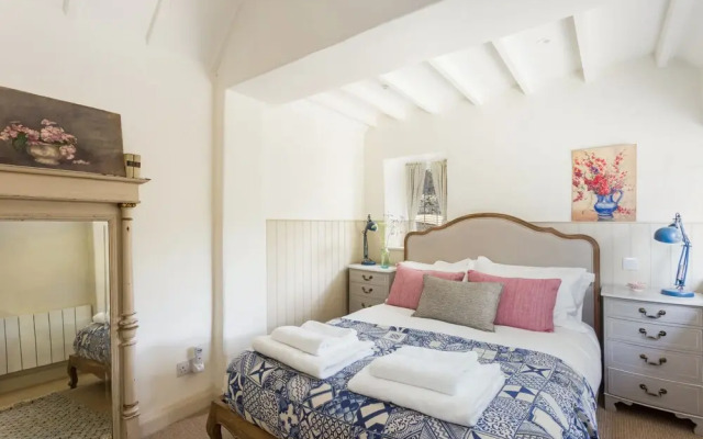 Scenic Family Home in Cotswolds
