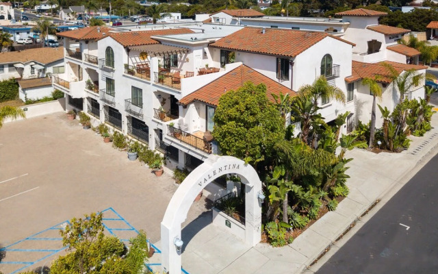 Valentina #401 3 Bedroom Condo by RedAwning